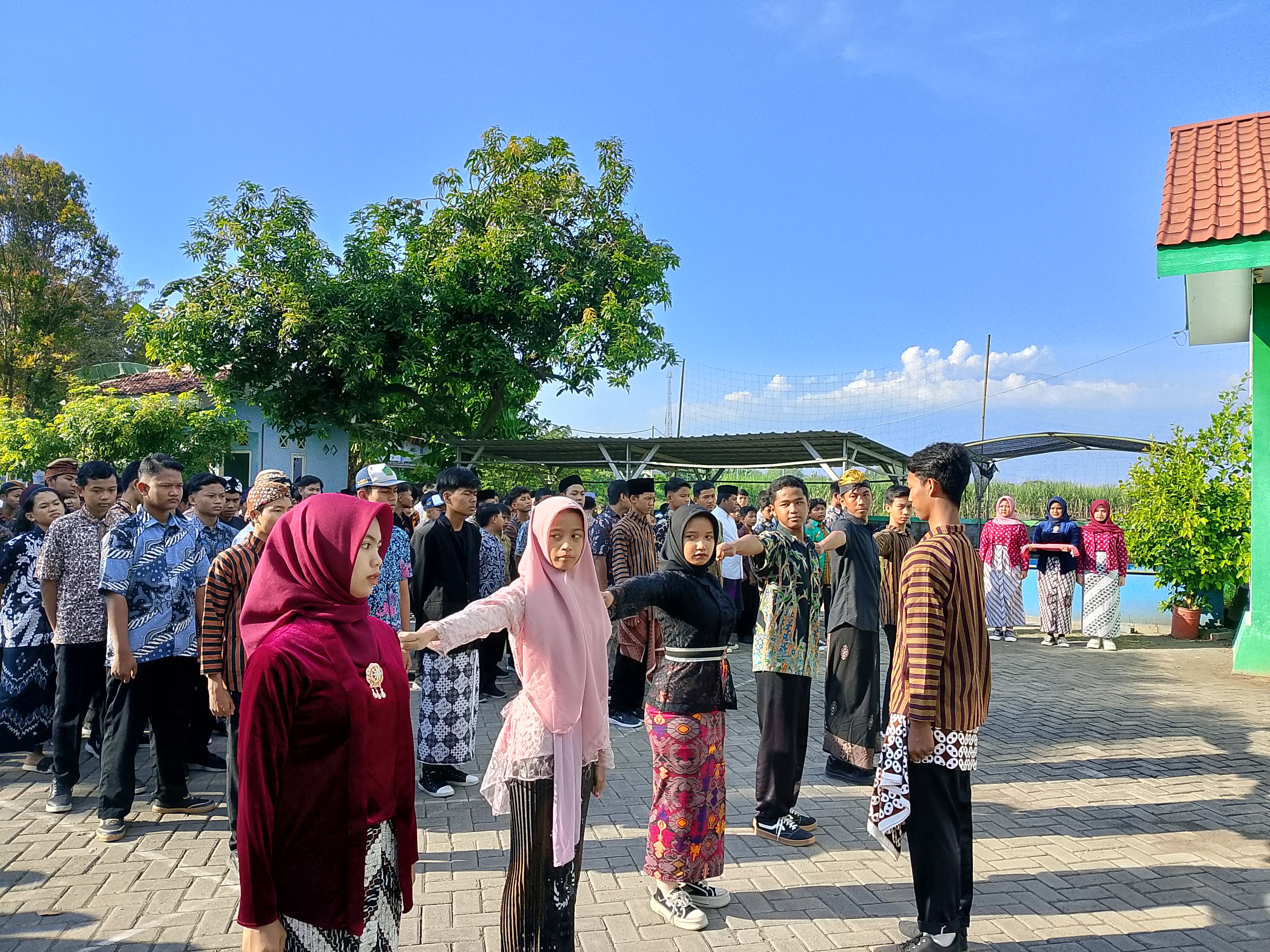 MTsN 5 Pasuruan Peringati Hari Pendidikan Nasional