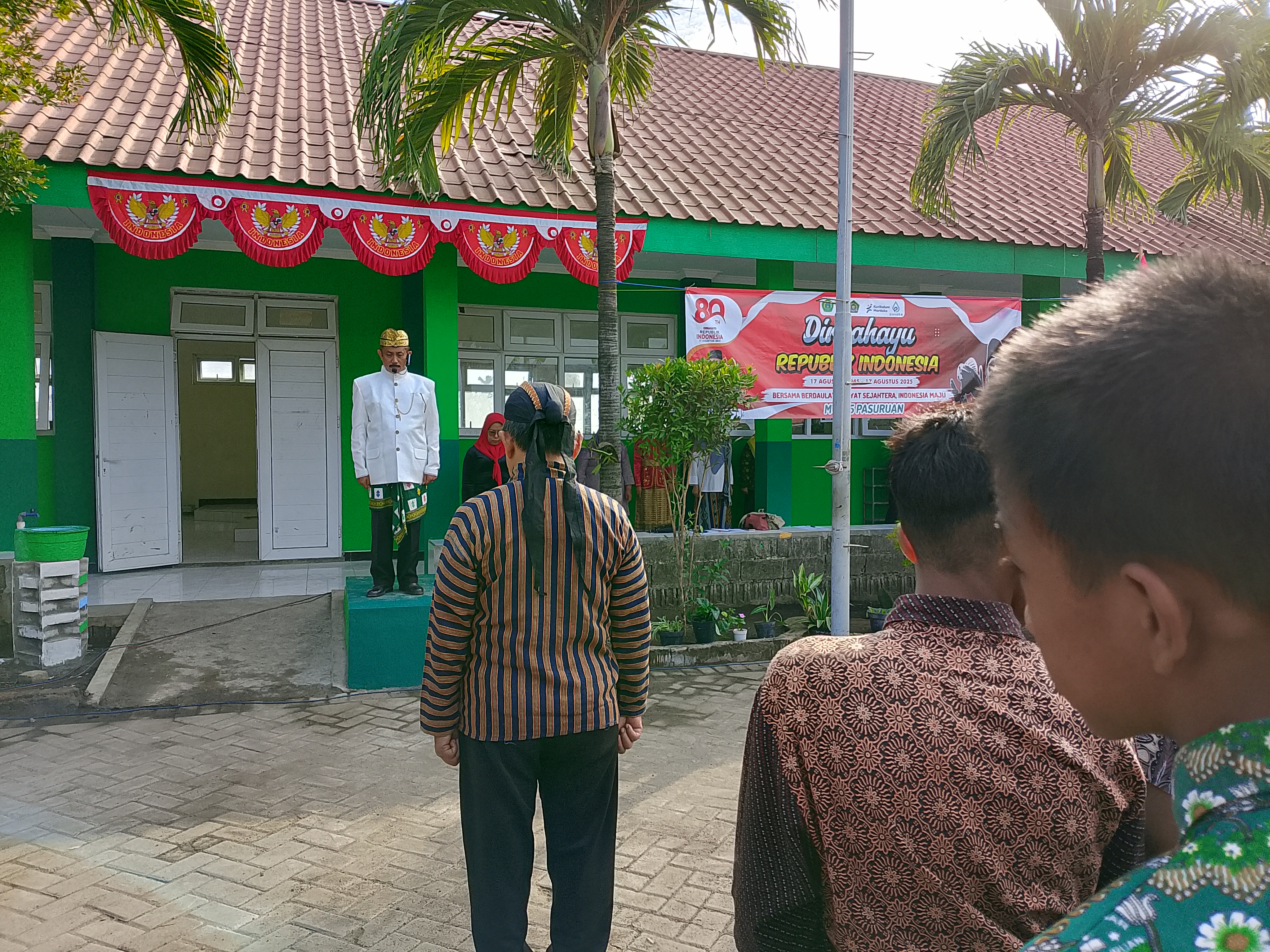 Upacara Kemerdekaan RI ke-80 di MTsN 5 Pasuruan Berlangsung Khidmat dan Penuh Makna